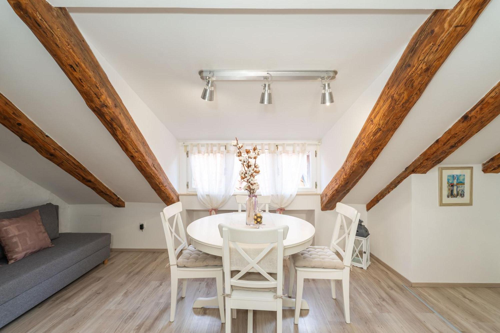 Zuzori Apartment *