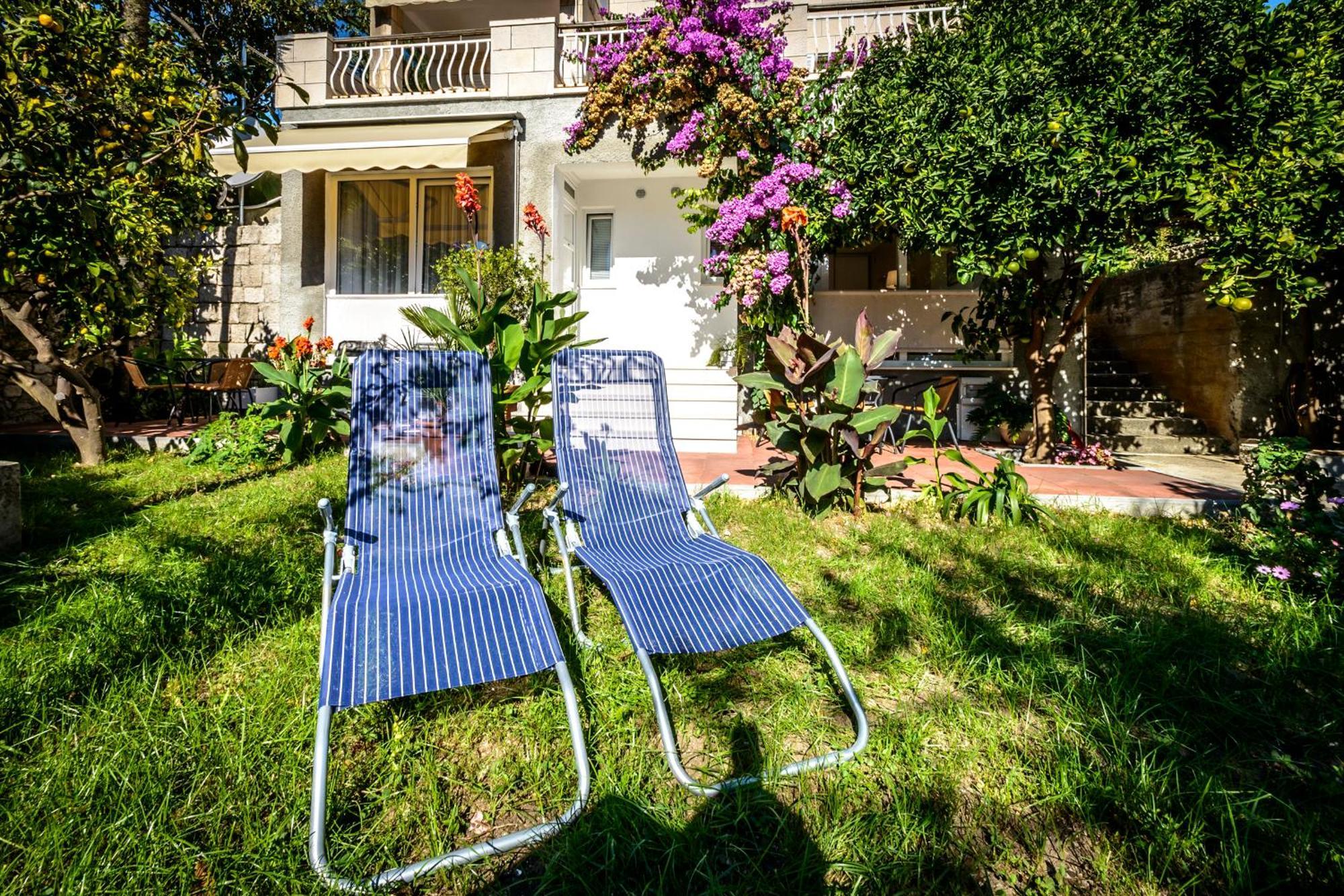 Apartment New & Stylish With A Lush Private Garden *