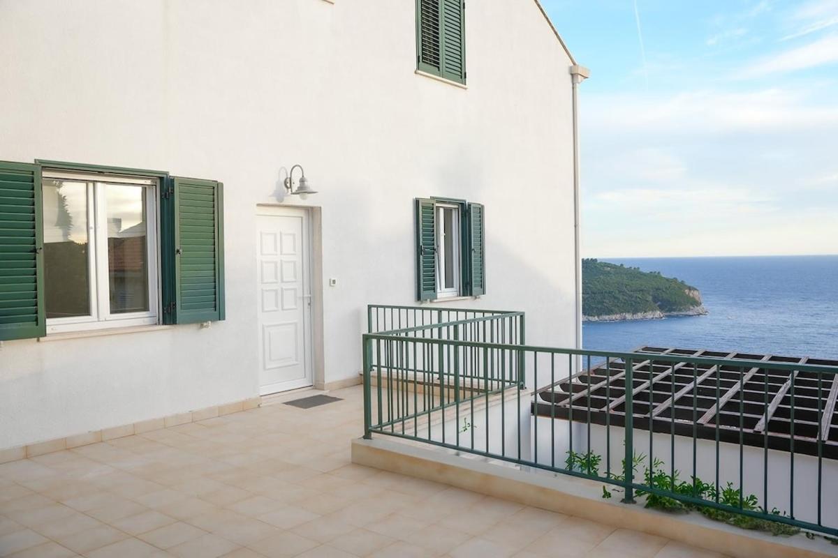 Vekarini Two-bedroom With A View Apartment *