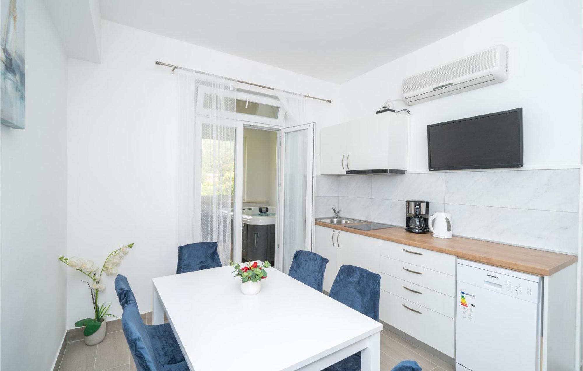 Amazing In With Kitchen Apartment
