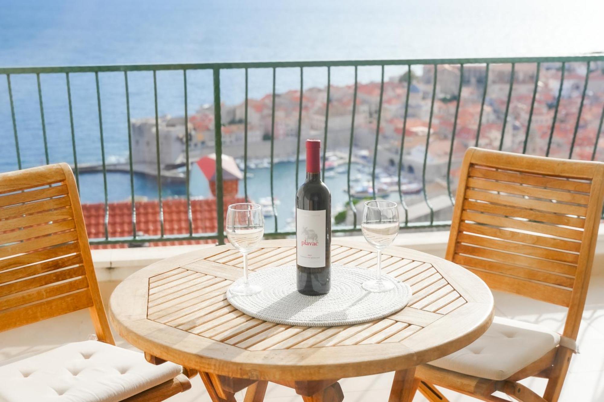 Vekarini Two-bedroom With A View