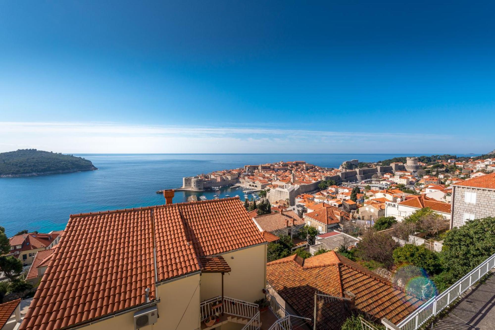 Portolan's Amazing Old Town & Sea View Apartment