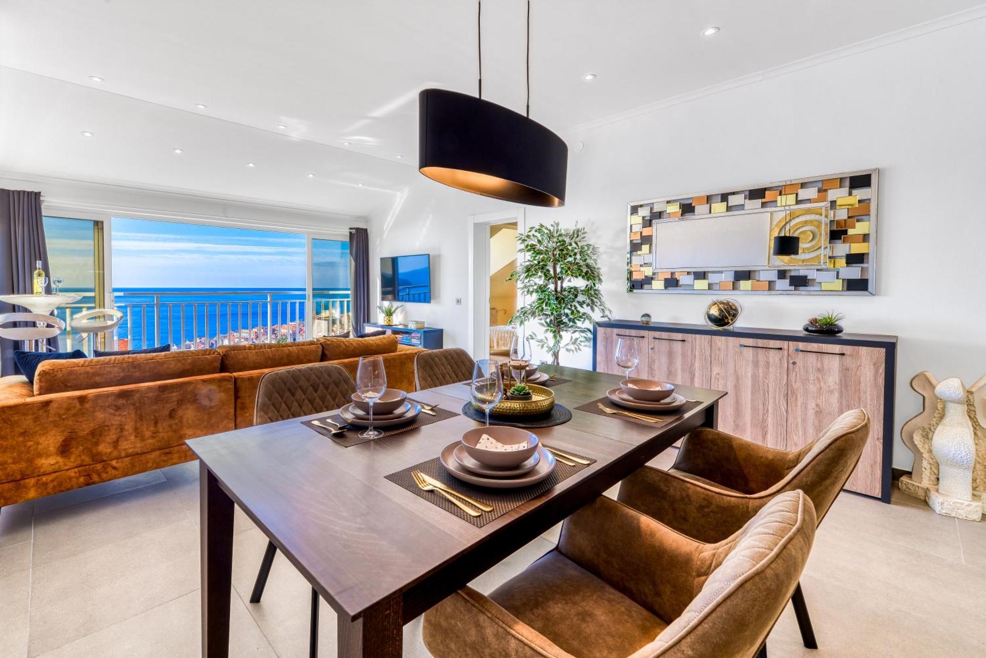 Portolan's Amazing Old Town & Sea View Apartment *