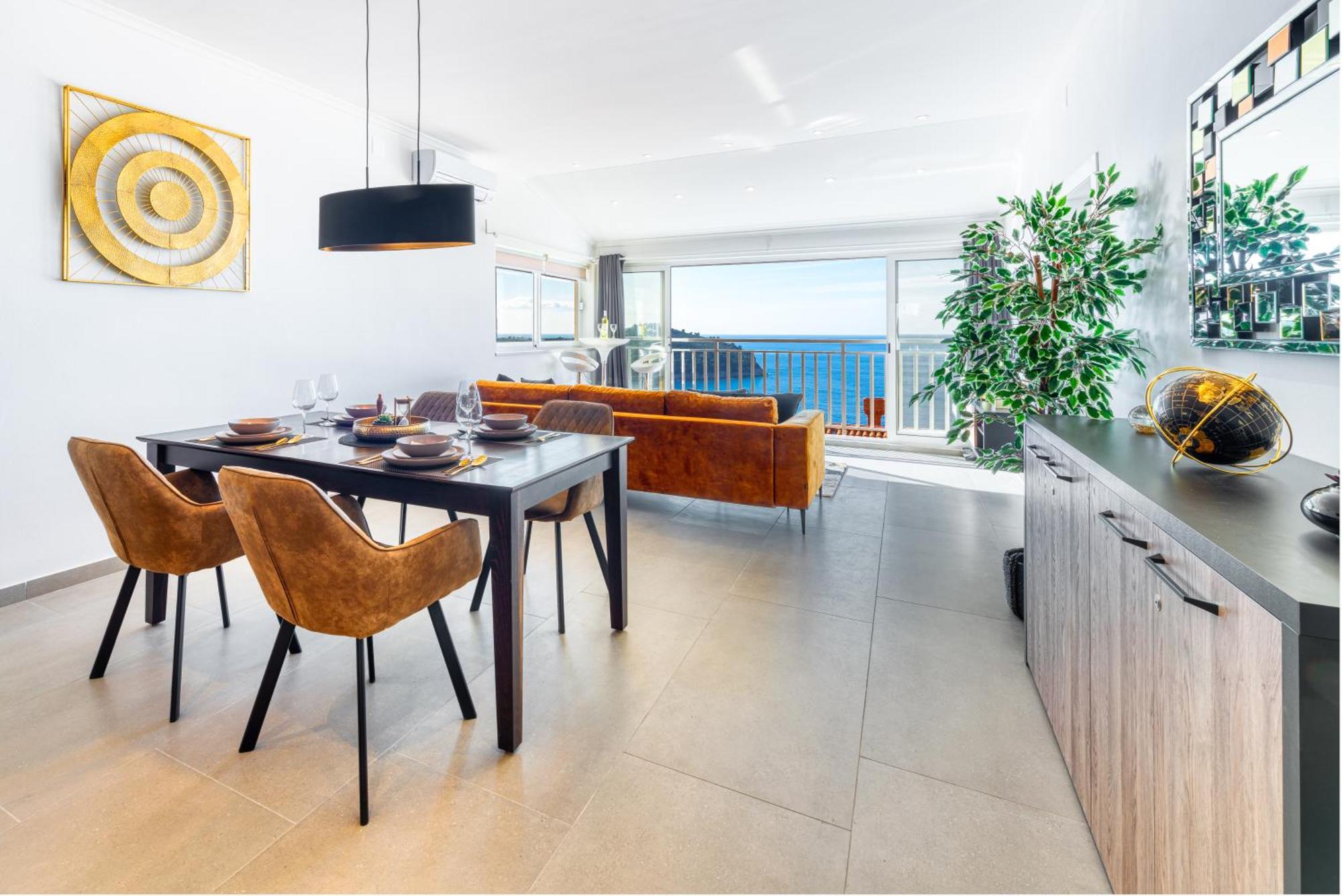 Portolan's Amazing Old Town & Sea View Apartment