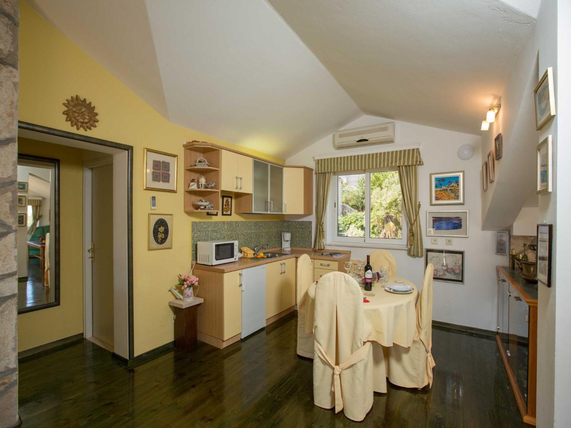 Lapad Royal - Five Bedroom With Balcony And View Holiday home