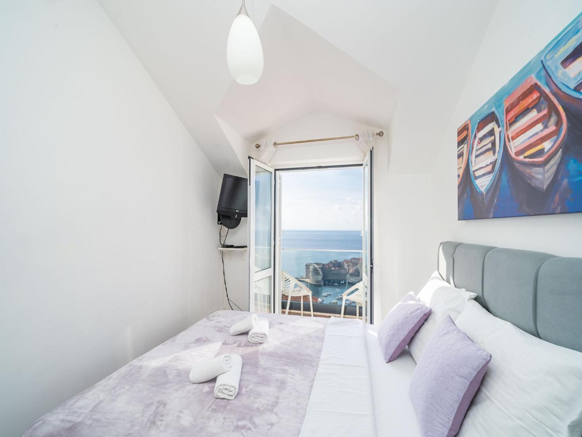 Isabora - Comfort Three-bedroom With Balcony And Sea View Second Floor