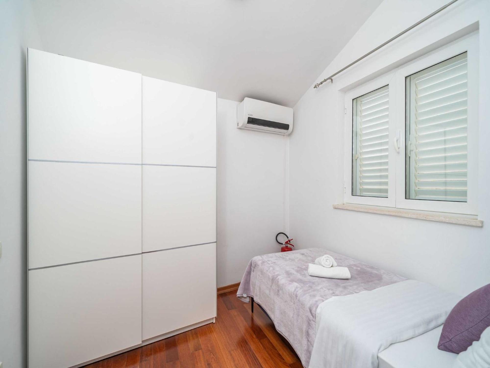 Isabora - Comfort Three-bedroom With Balcony And Sea View Second Floor Apartment Dubrovnik