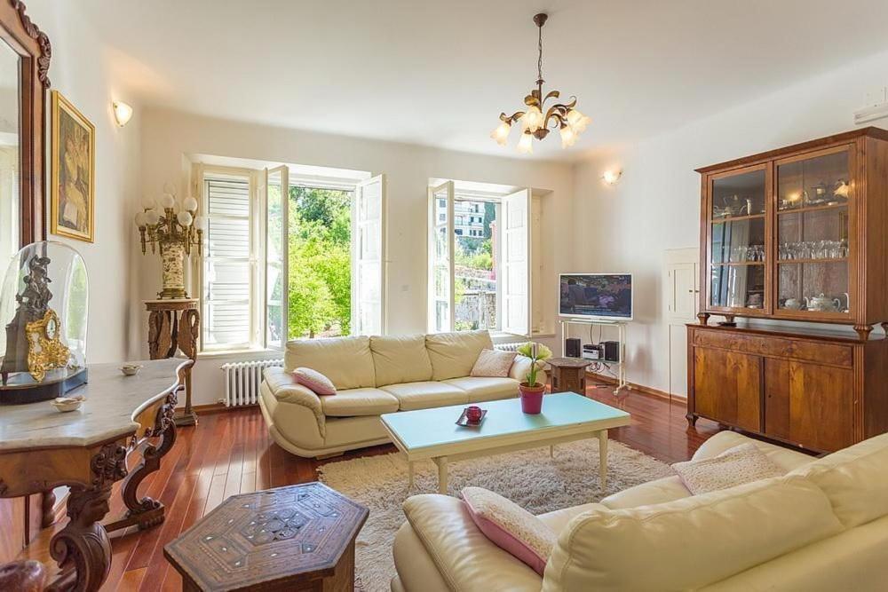 Apartment Elegante Marini Dvori *