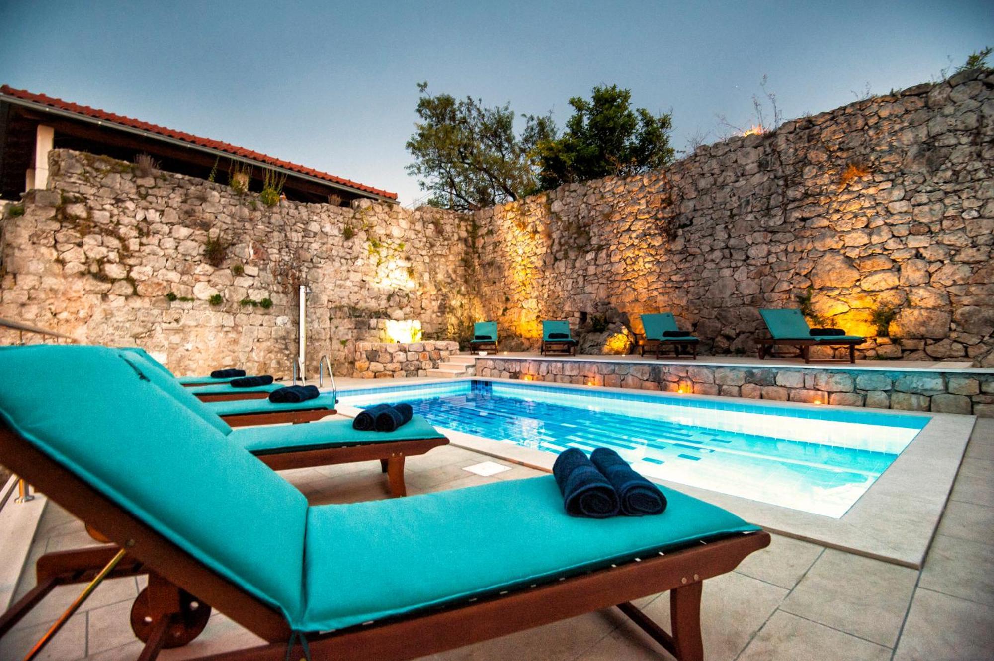 California 1 * Dubrovnik