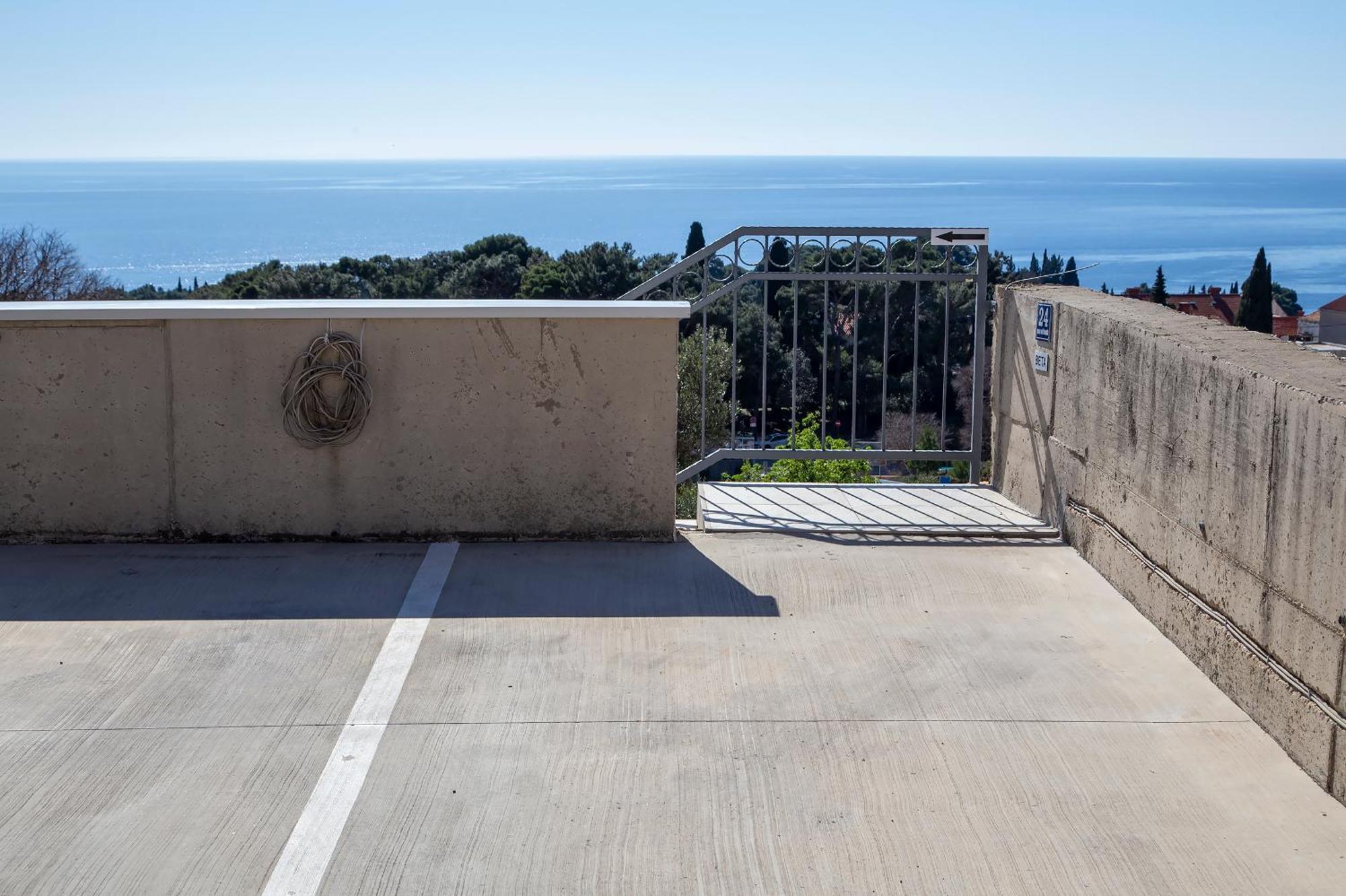 Beta With Sea View Apartment *