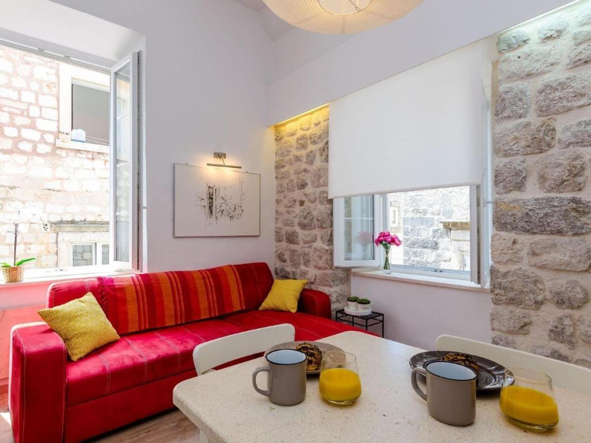 Midtown Apartment *
