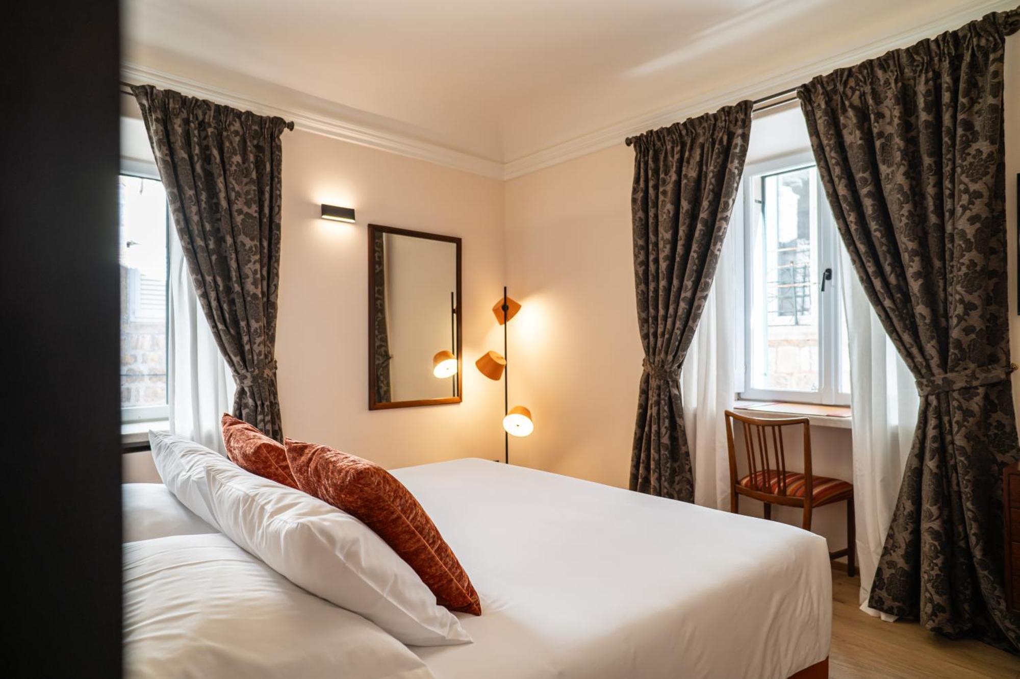 Hotel 7oaks Noble House