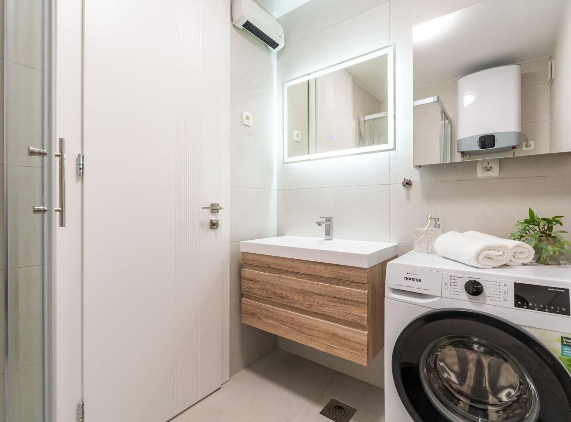 Modern Escape Apartment *