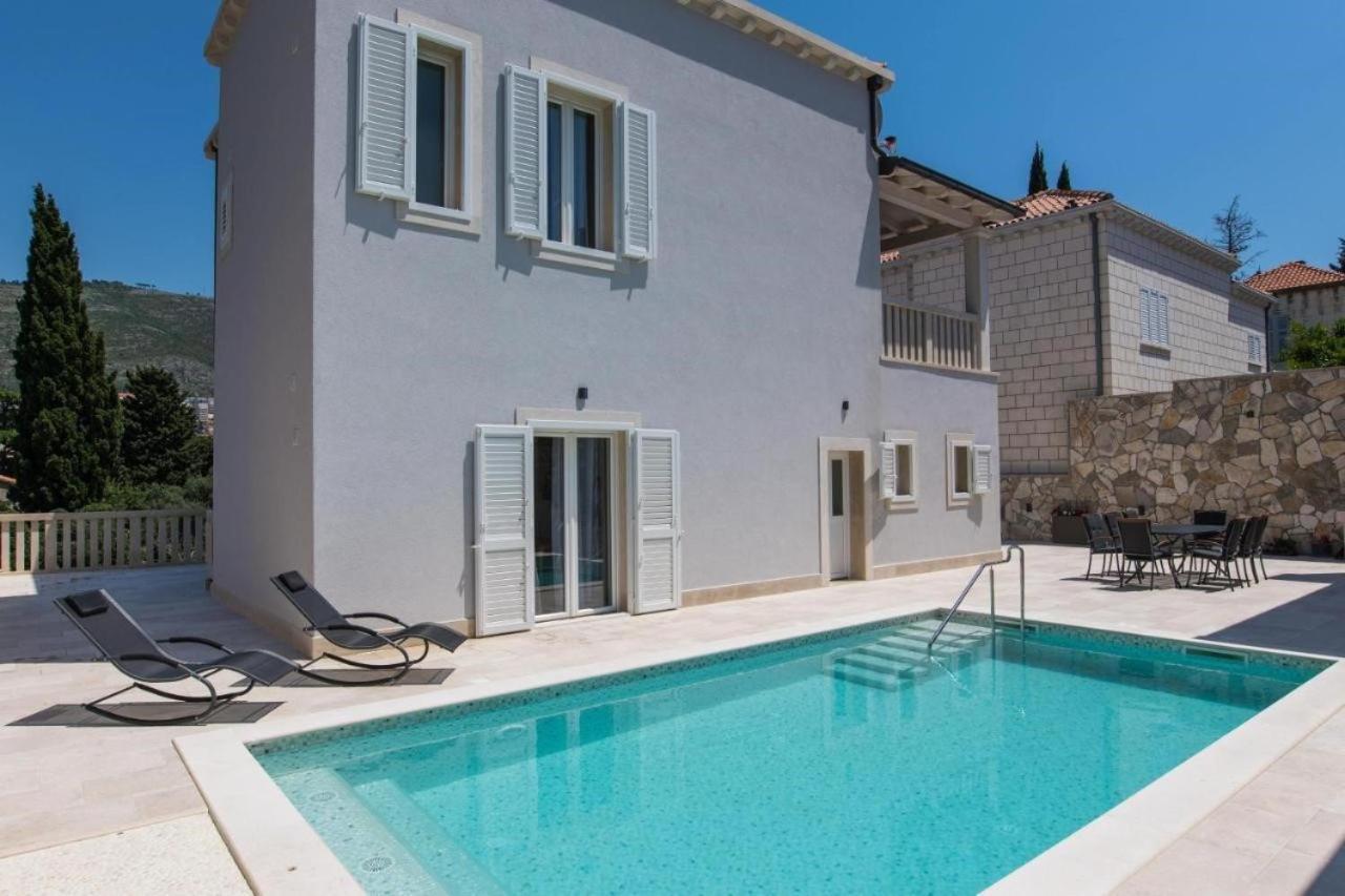 New! In Villa