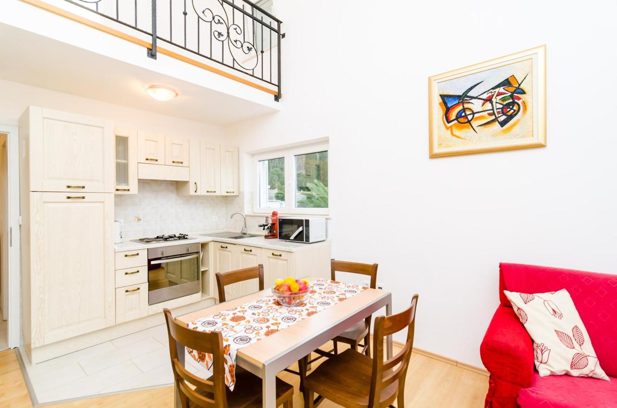 Apartment Sea View Chic: *