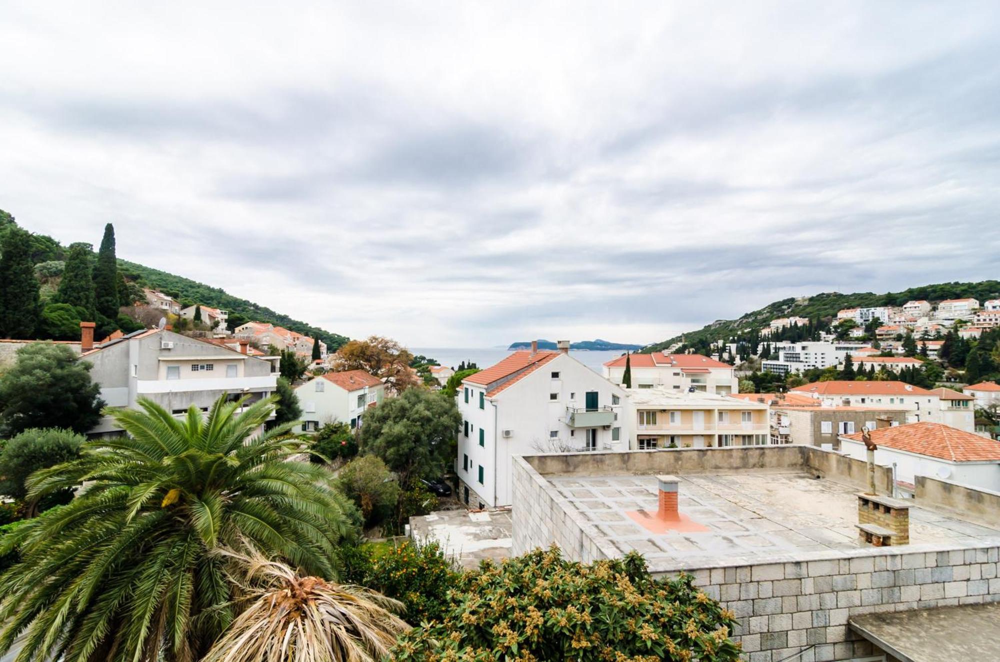 Sea View Chic: