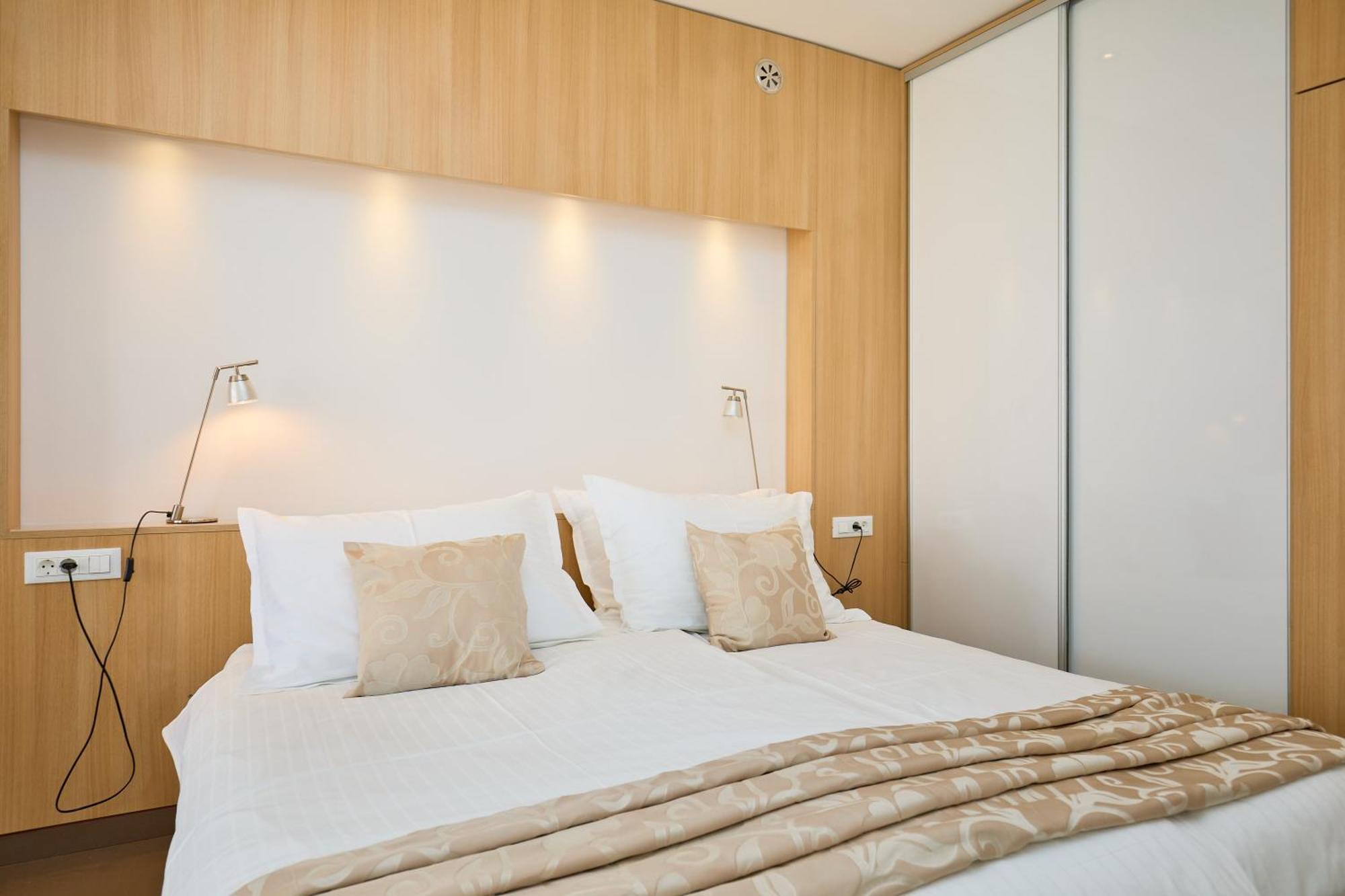 New & Stylish With A Lush Private Garden Apartment