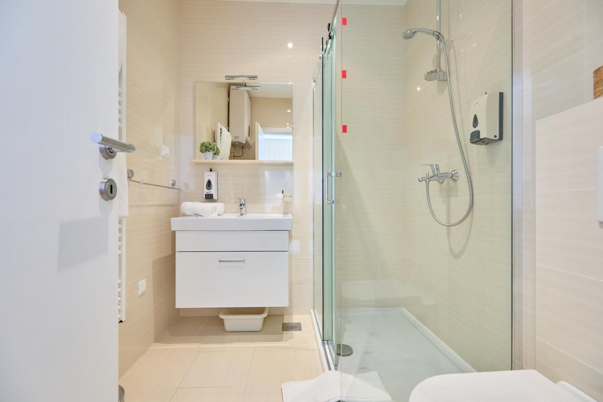 New & Stylish With A Lush Private Garden