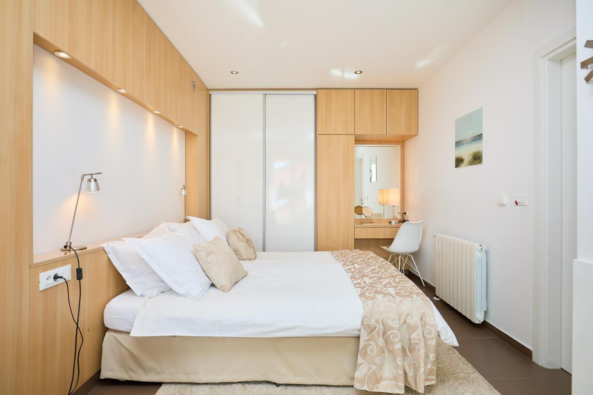 New & Stylish With A Lush Private Garden Apartment