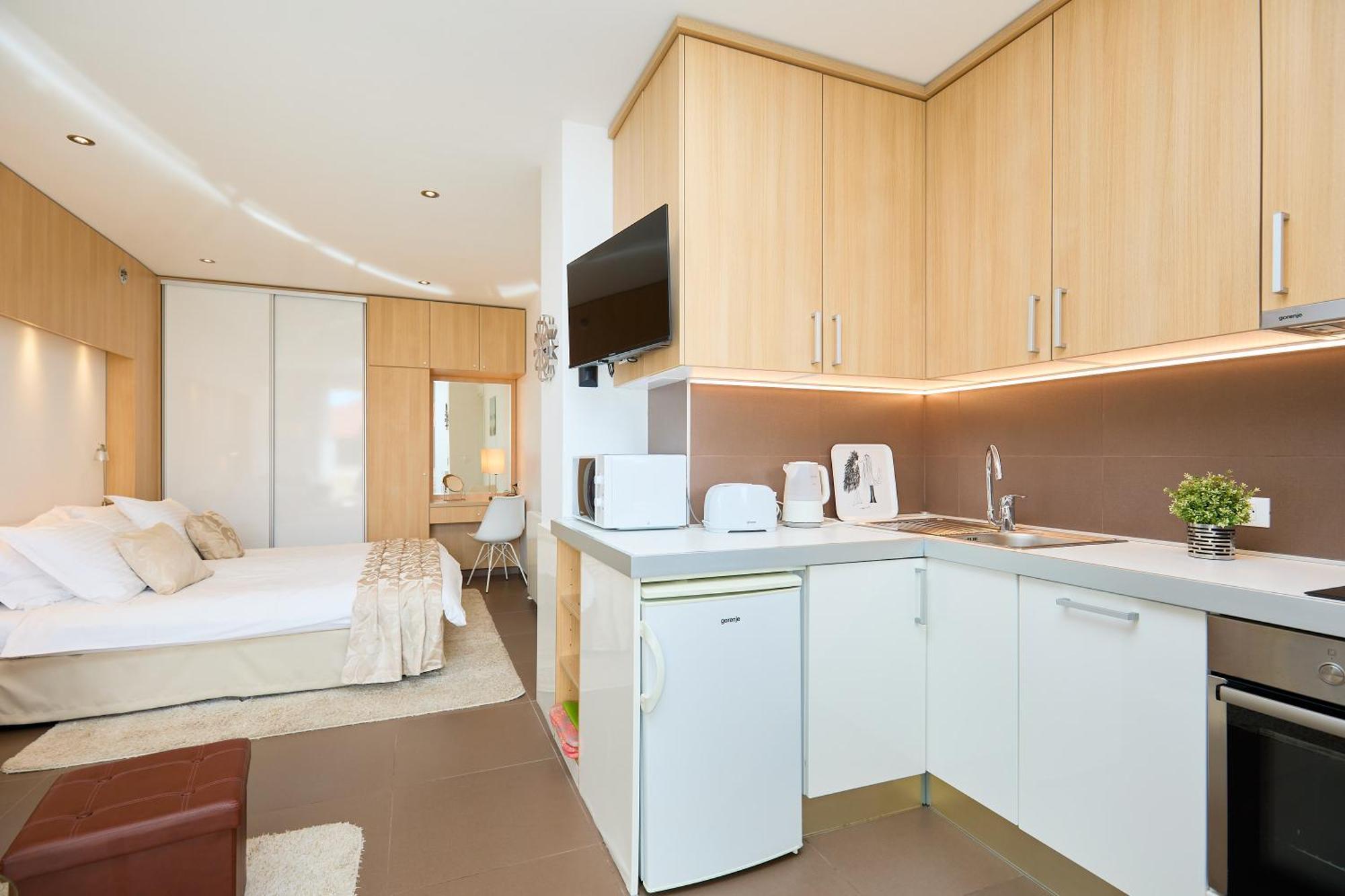 New & Stylish With A Lush Private Garden Apartment Dubrovnik