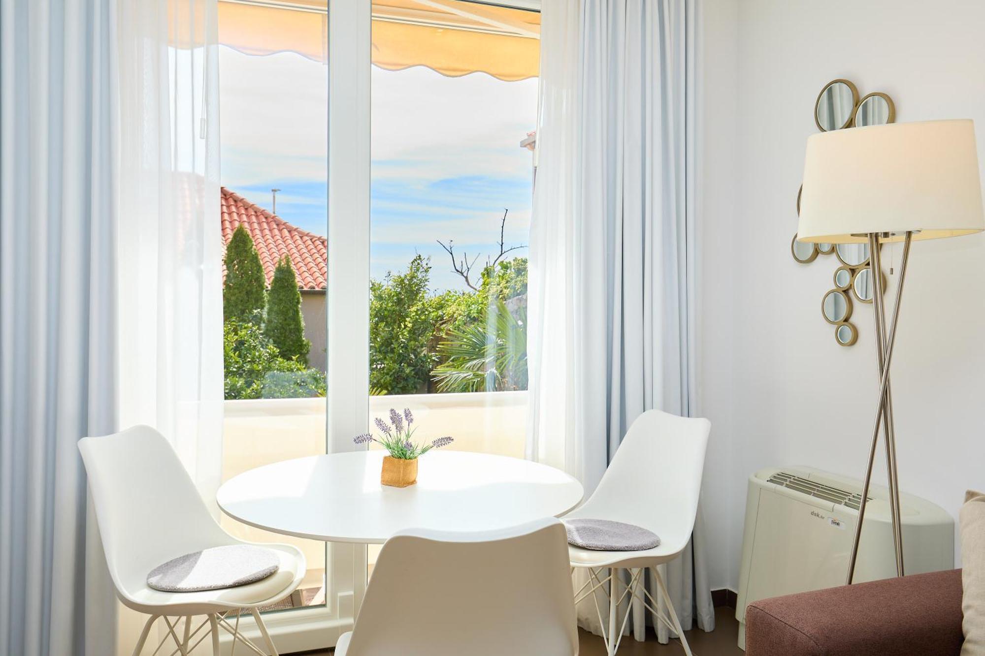 New & Stylish With A Lush Private Garden *