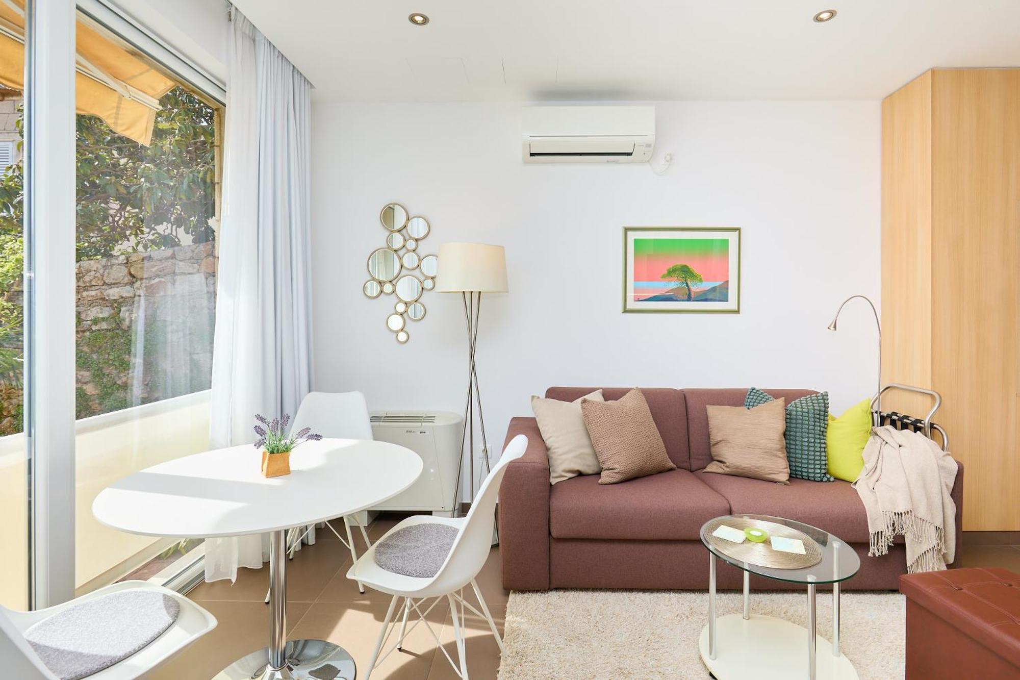 Apartment New & Stylish With A Lush Private Garden