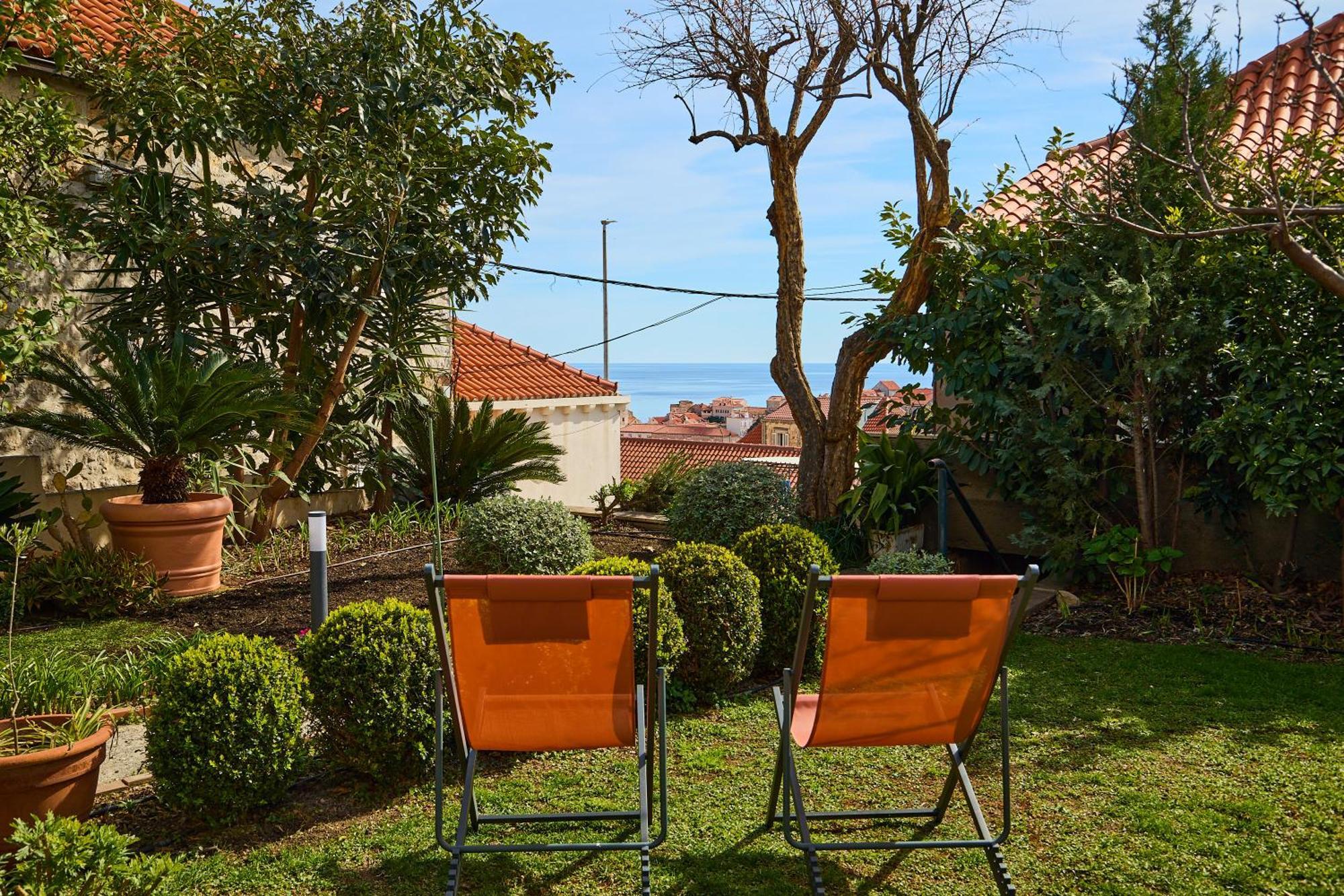 Apartment New & Stylish With A Lush Private Garden