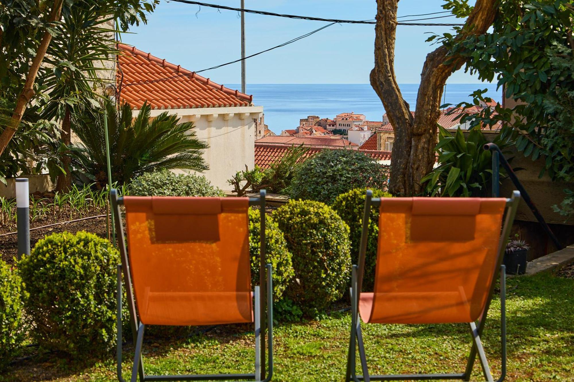 Apartment New & Stylish With A Lush Private Garden *