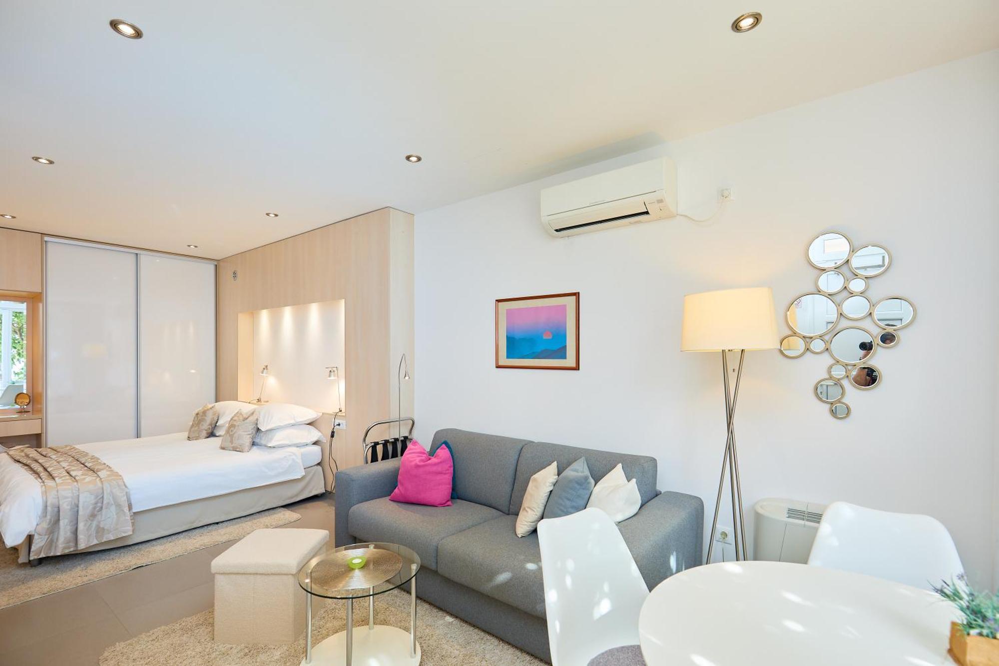 New & Stylish With A Lush Private Garden *