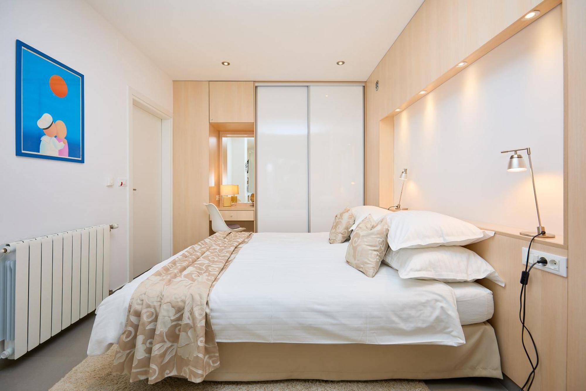 New & Stylish With A Lush Private Garden Apartment *