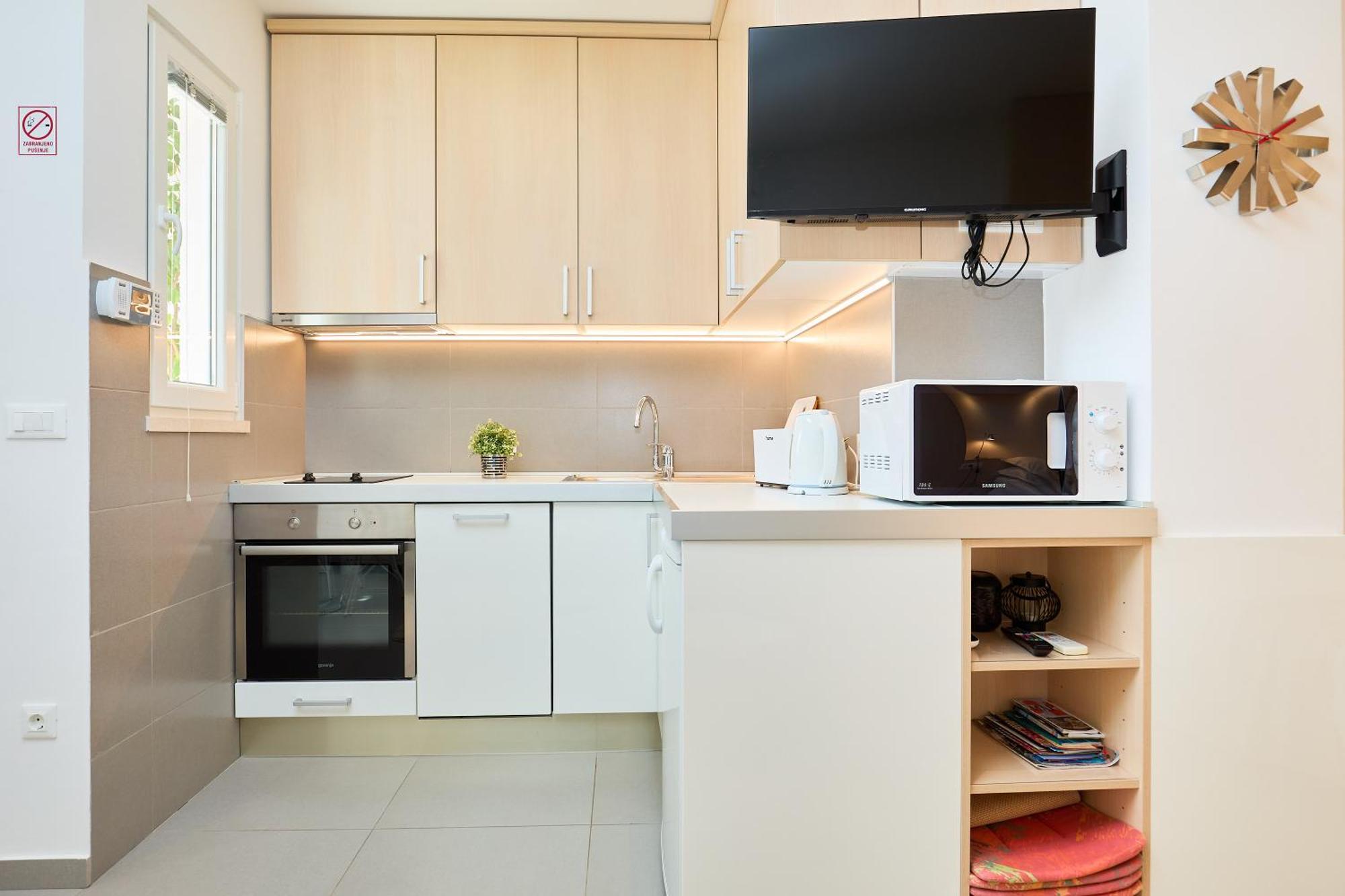 Apartment New & Stylish With A Lush Private Garden *