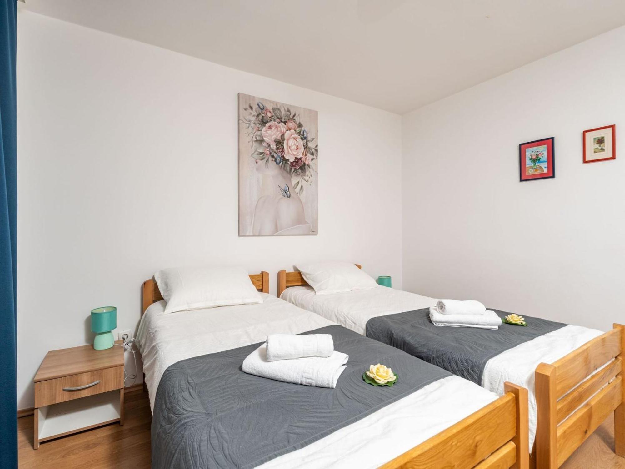 Apartment Lolo - Two Bedroom With Loggia And Street View
