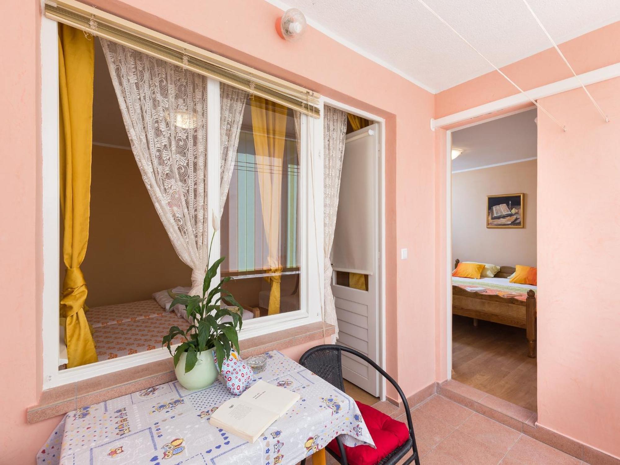 Apartment Lolo - Two Bedroom With Loggia And Street View
