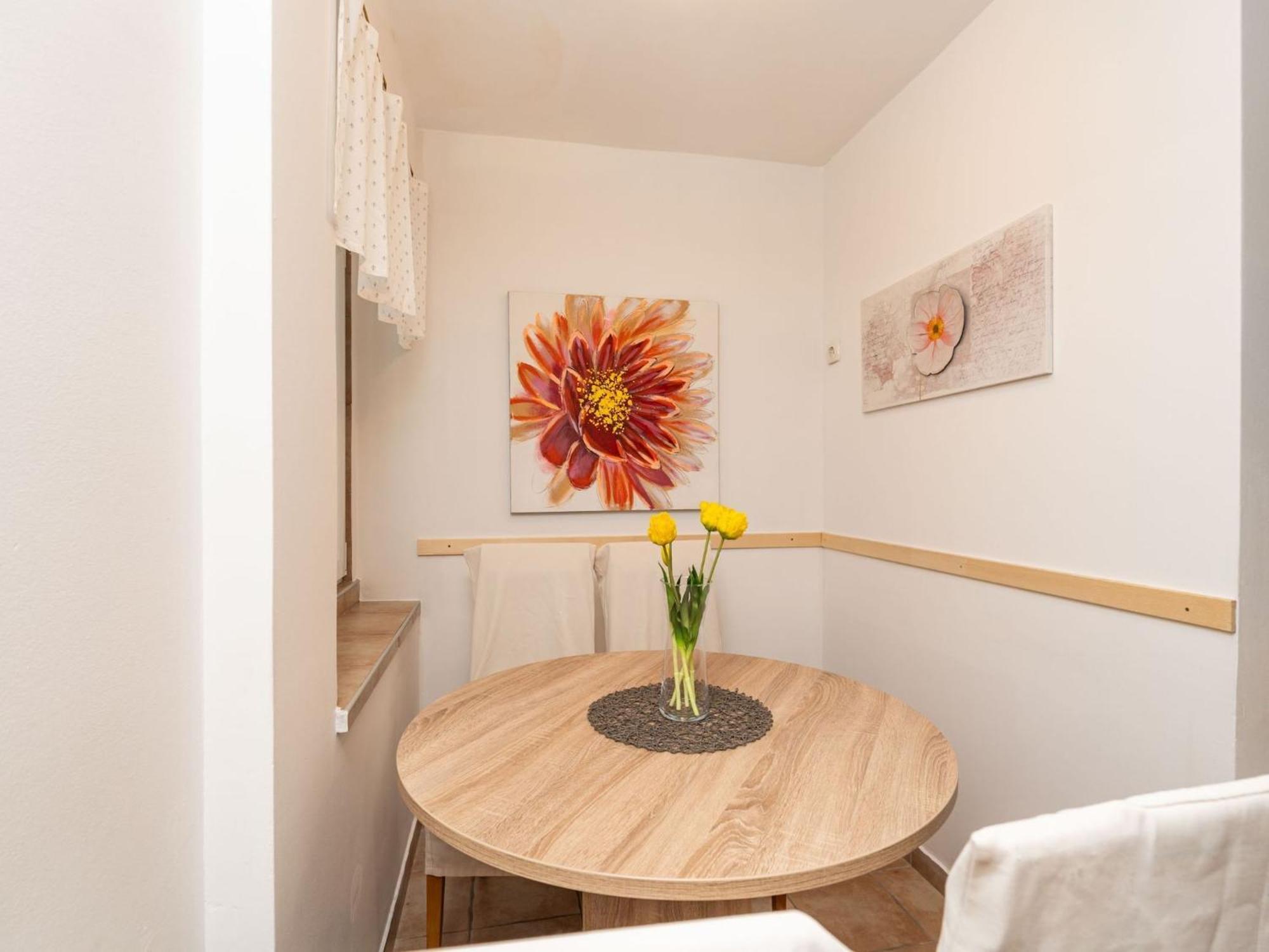 Apartment Lolo - Two Bedroom With Loggia And Street View Dubrovnik