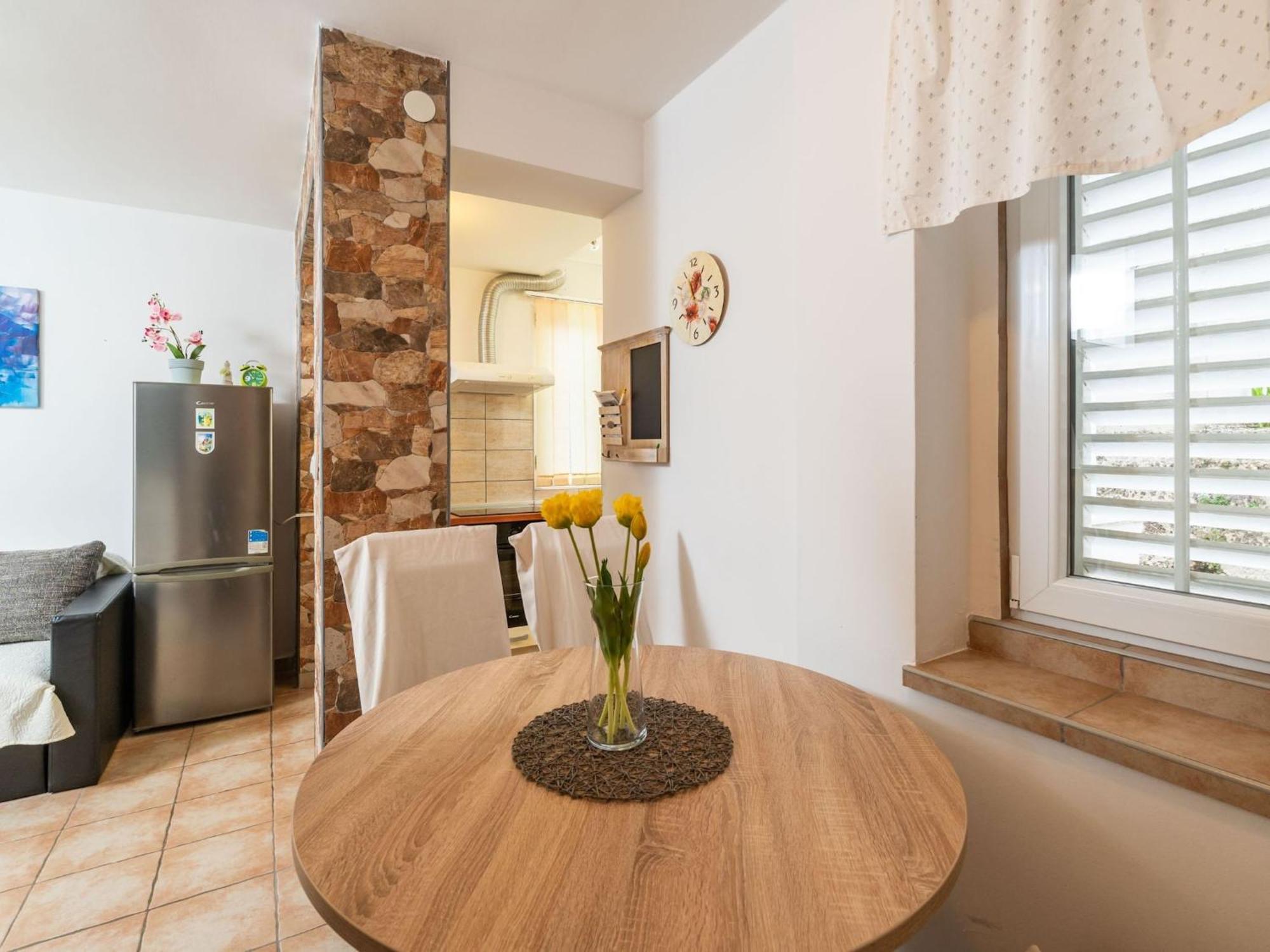 Lolo - Two Bedroom With Loggia And Street View * Dubrovnik