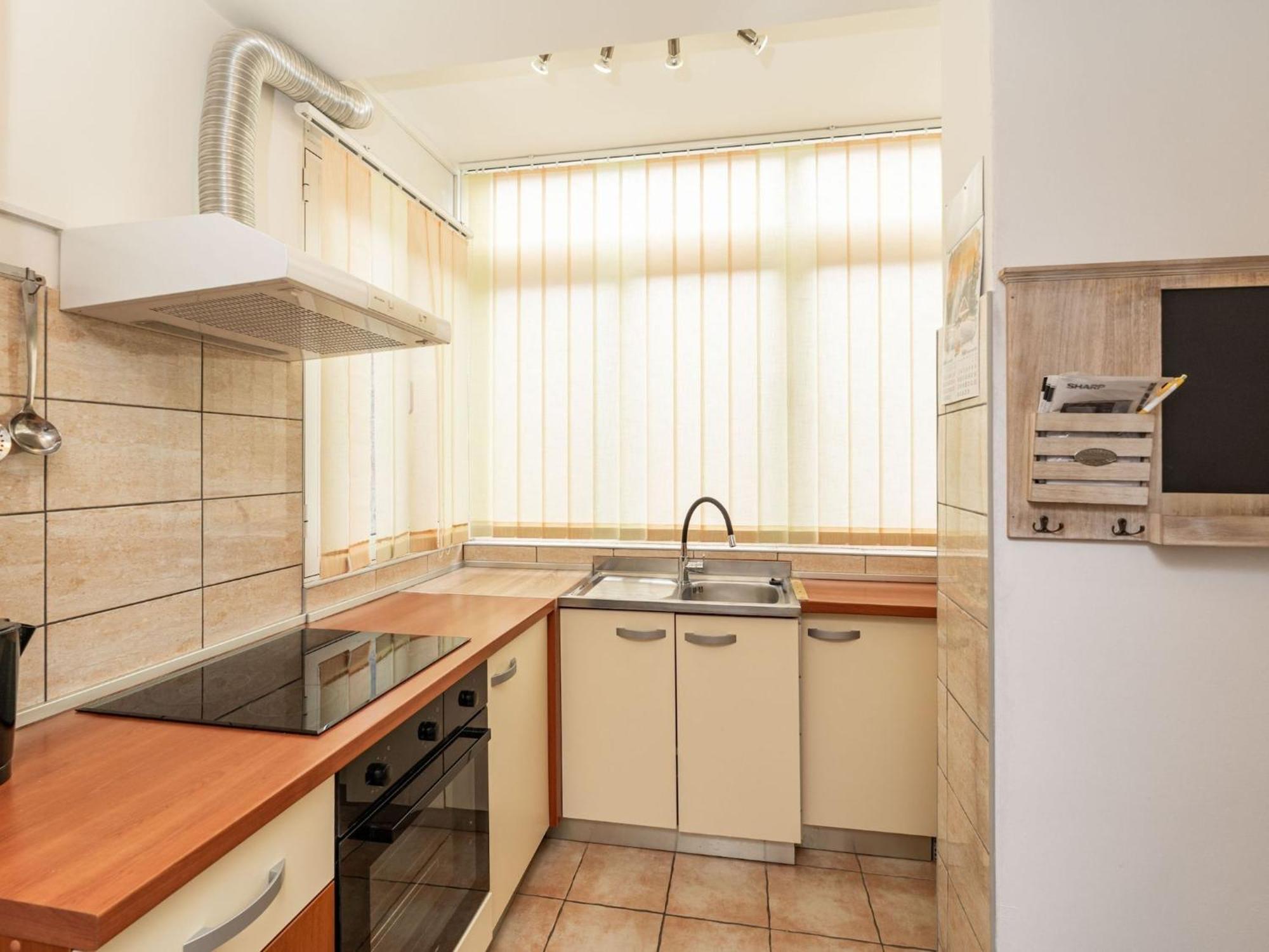 Lolo - Two Bedroom With Loggia And Street View *