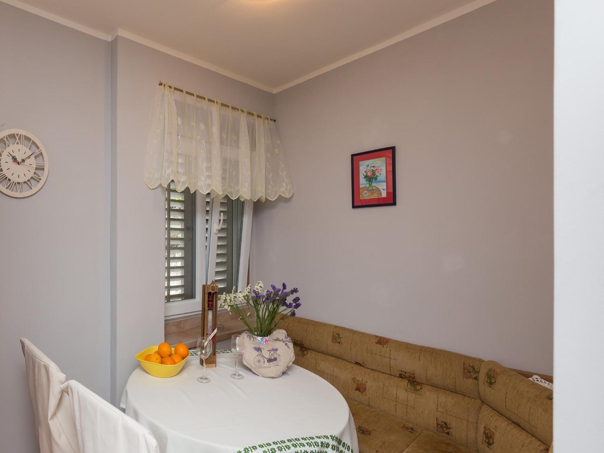 Lolo - Two Bedroom With Loggia And Street View * Dubrovnik