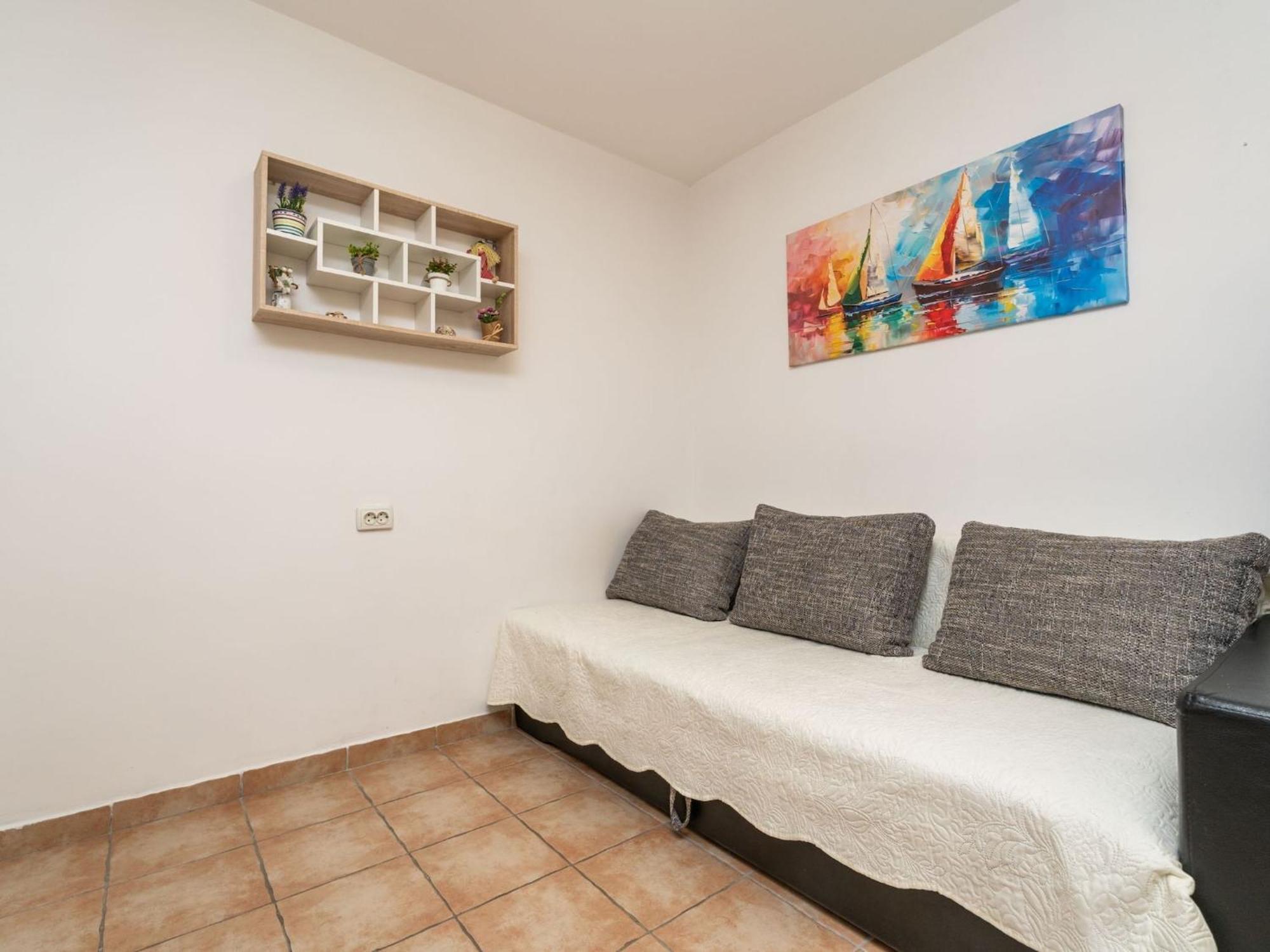 Apartment Lolo - Two Bedroom With Loggia And Street View