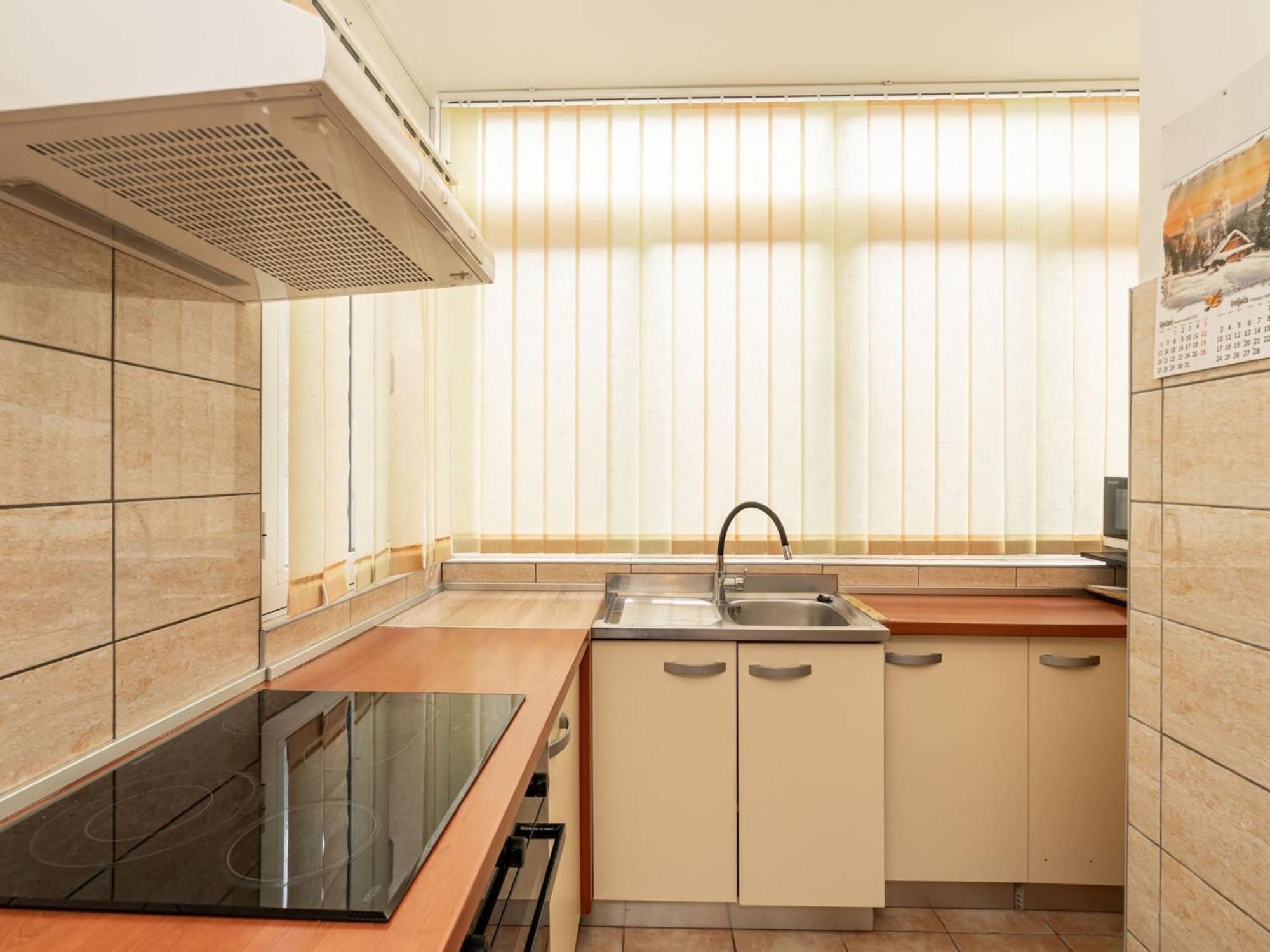 Lolo - Two Bedroom With Loggia And Street View