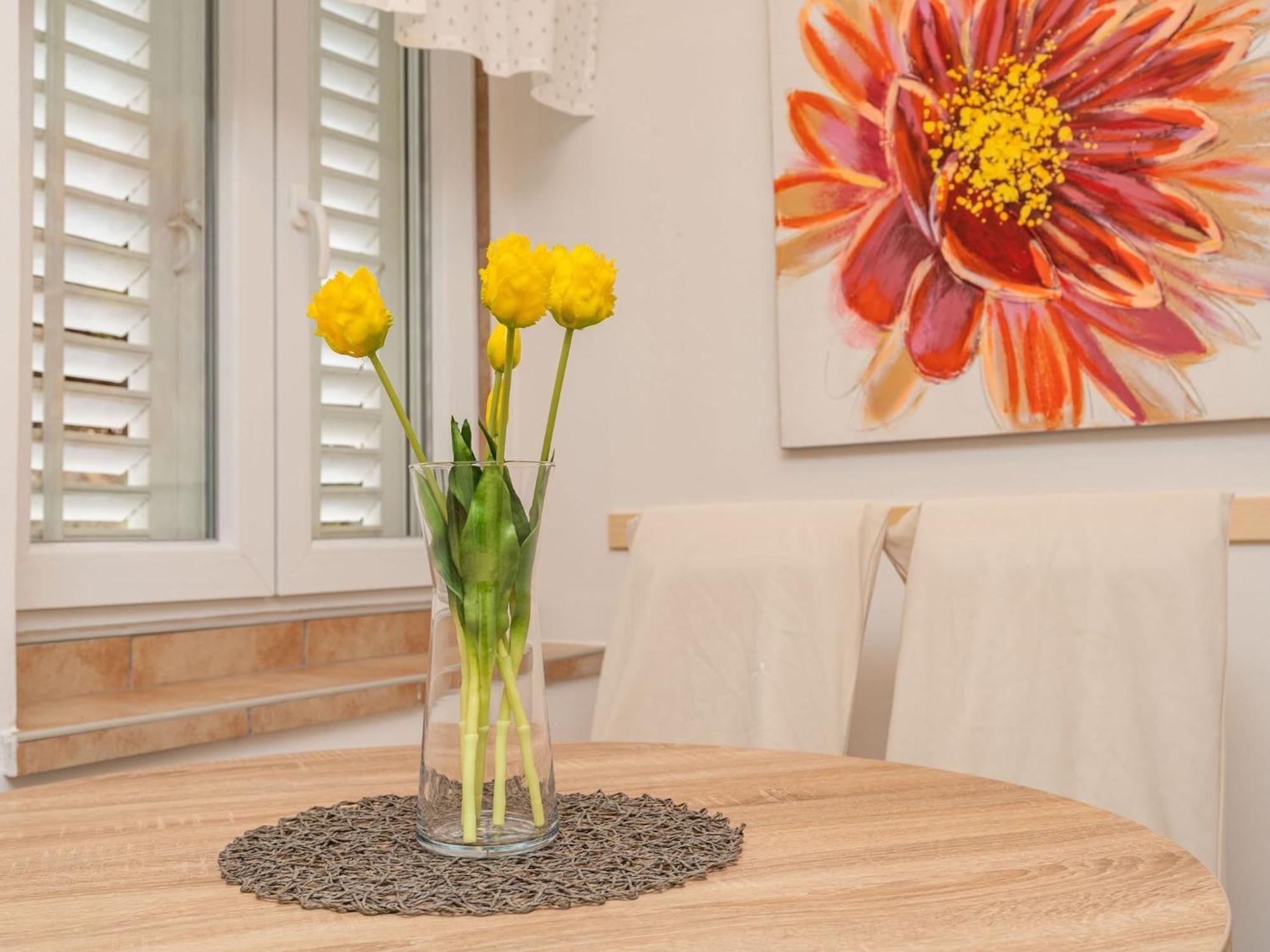 Apartment Lolo - Two Bedroom With Loggia And Street View