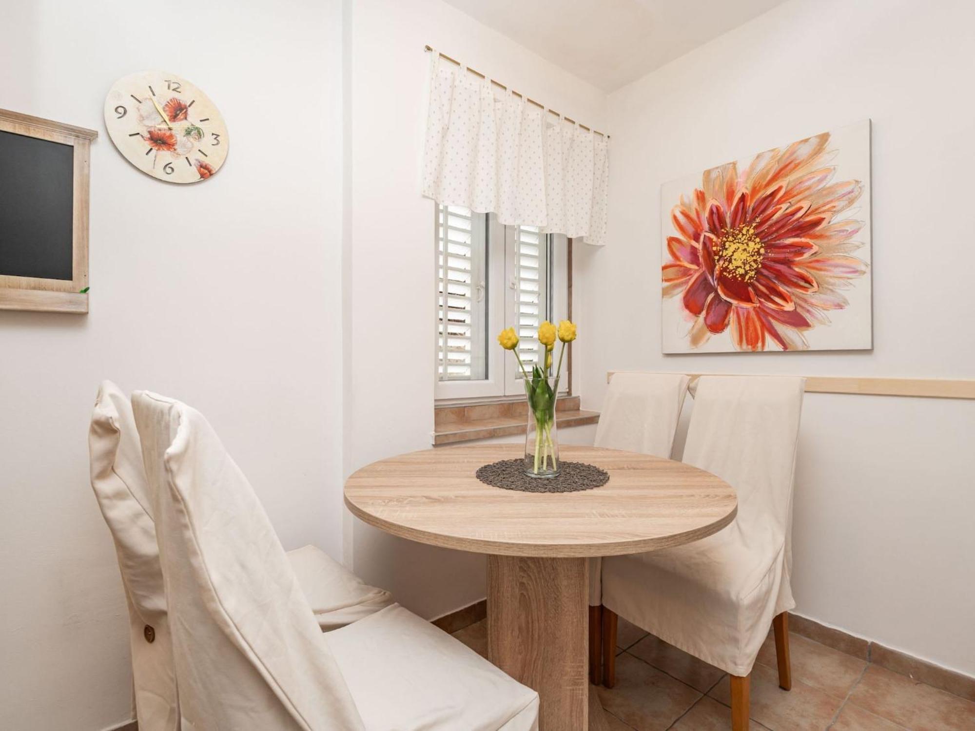 Apartment Lolo - Two Bedroom With Loggia And Street View *