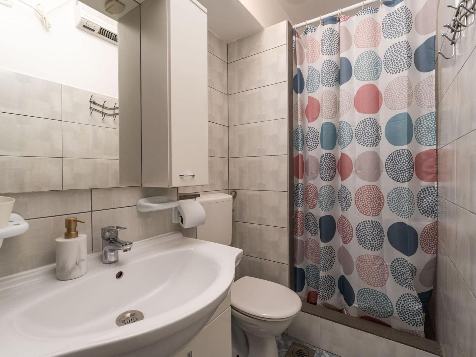 Apartment Lolo - Two Bedroom With Loggia And Street View