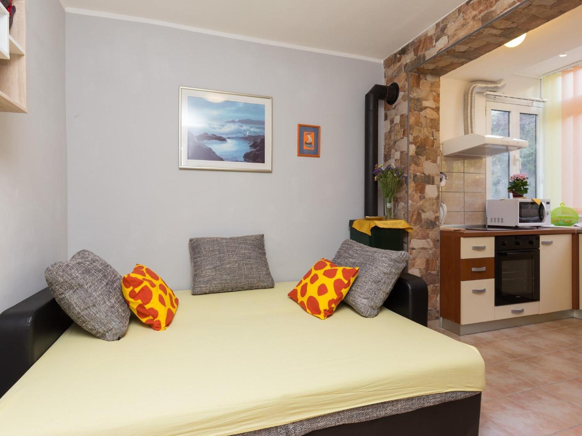 Lolo - Two Bedroom With Loggia And Street View Apartment *