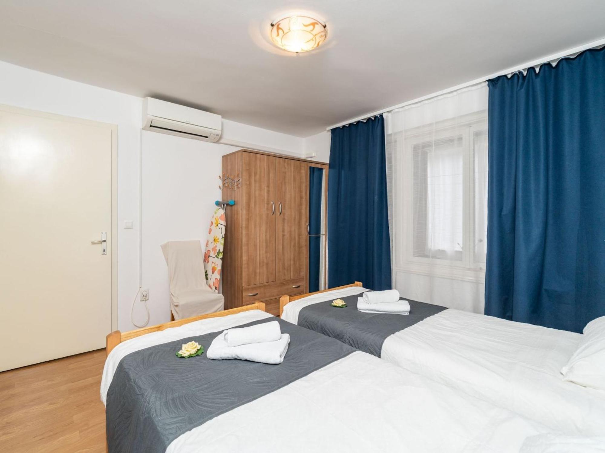 Lolo - Two Bedroom With Loggia And Street View * Dubrovnik