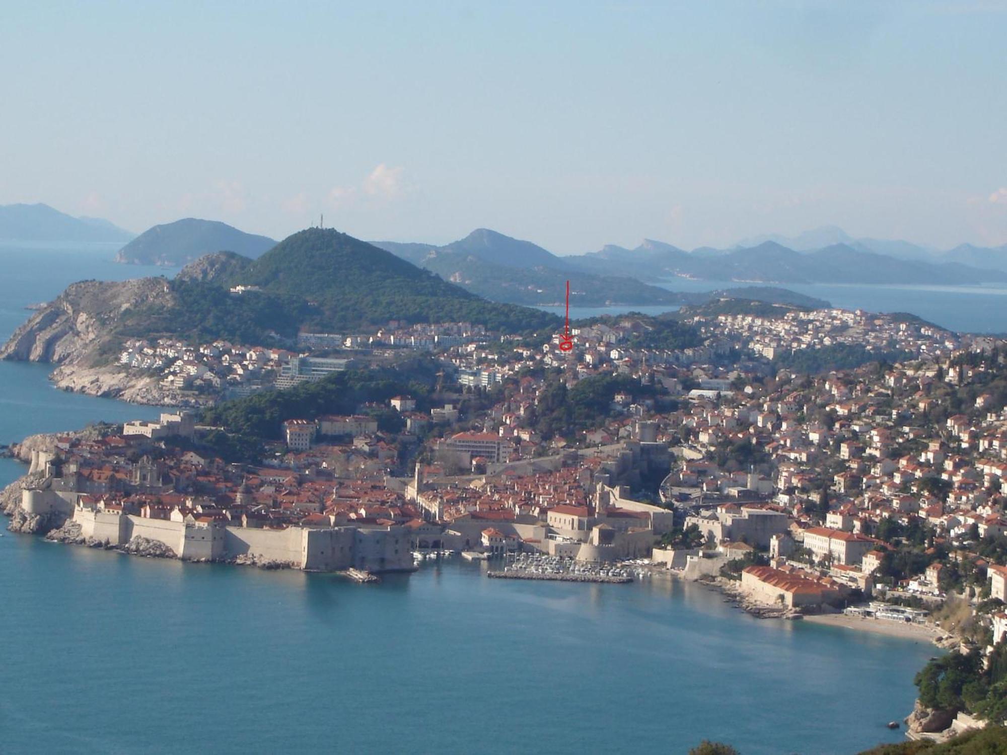 Ivana Mitten Im Blumengarten Dubrovnik