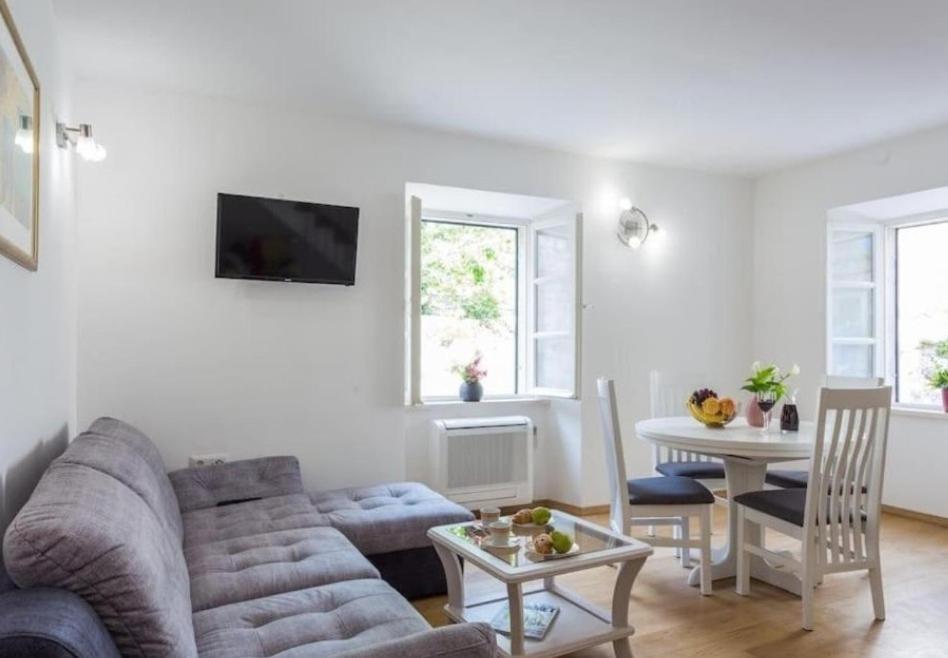 My Palace La Strada Apartment *