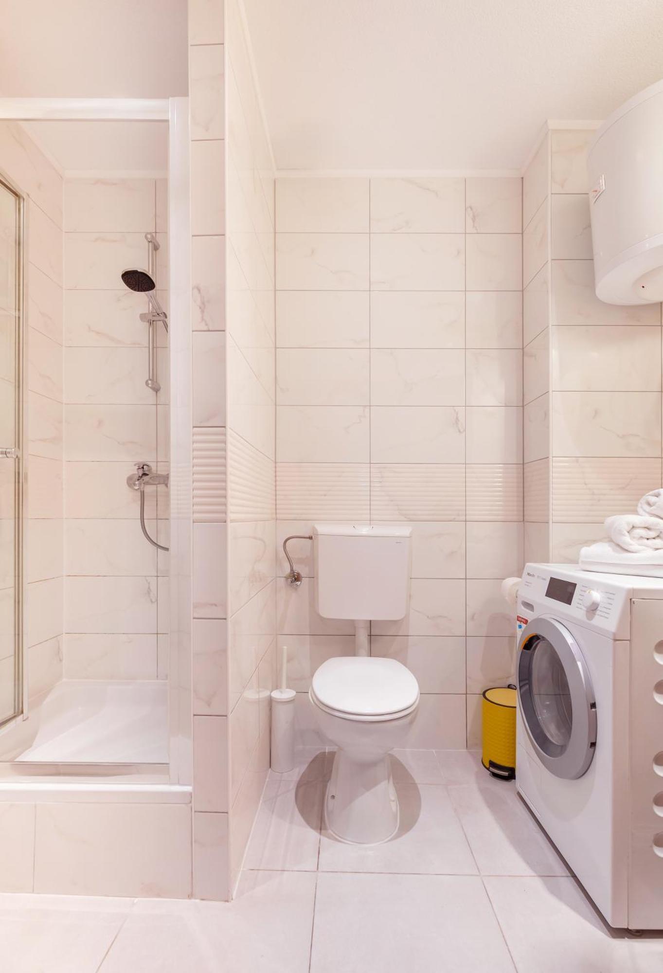 Apartment Bis 4 *