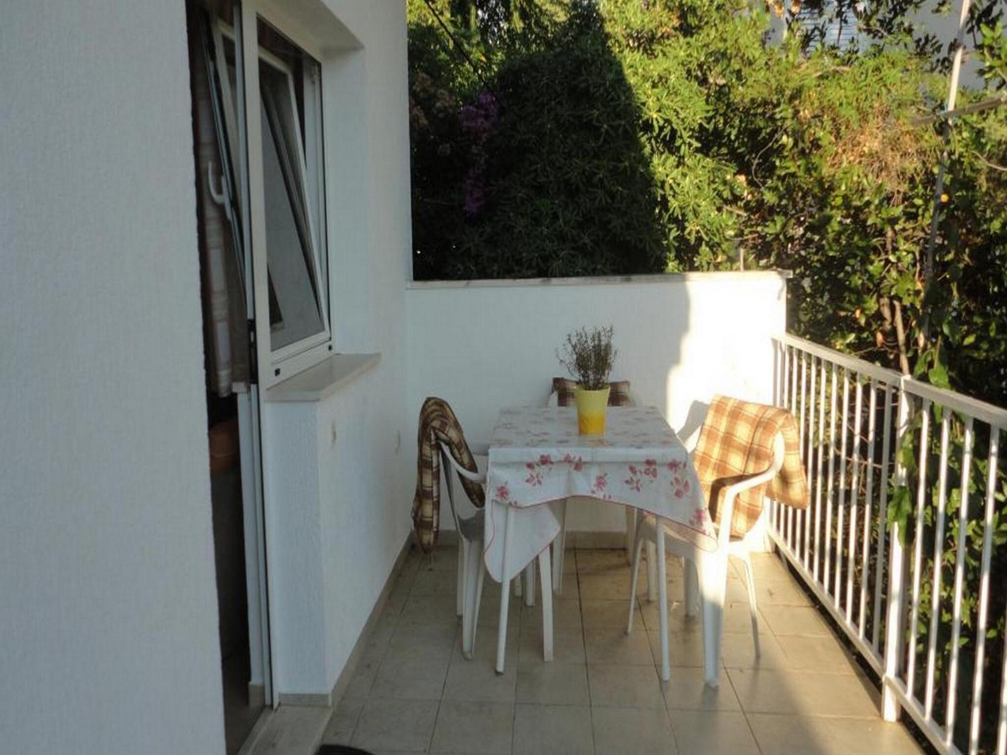 Elelu - One-bedroom With Terrace Apartment