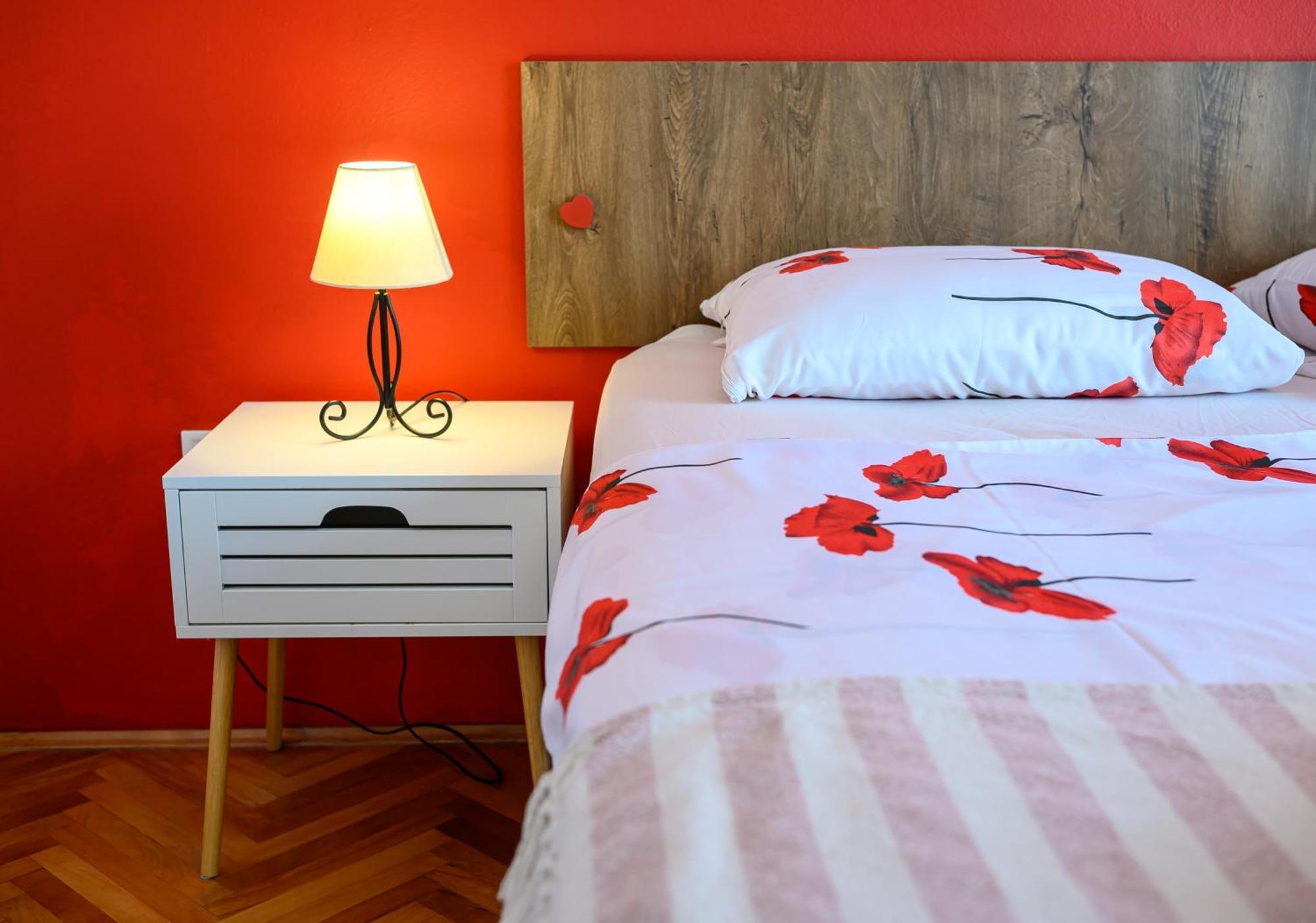Apartment Red