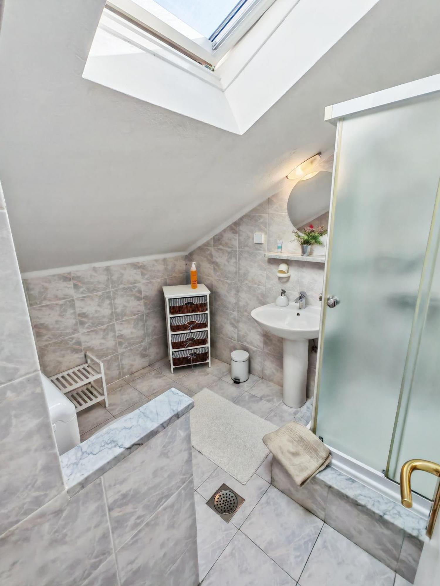 Anadora Apartment